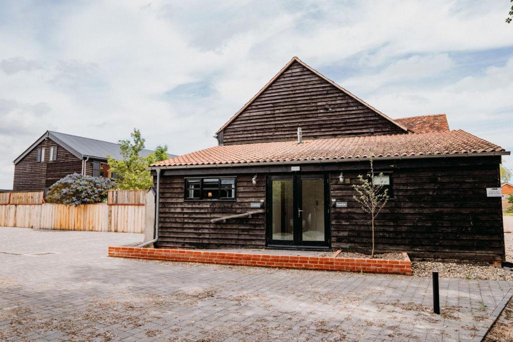 Creeksea Place Barns * Burnham-on-Crouch