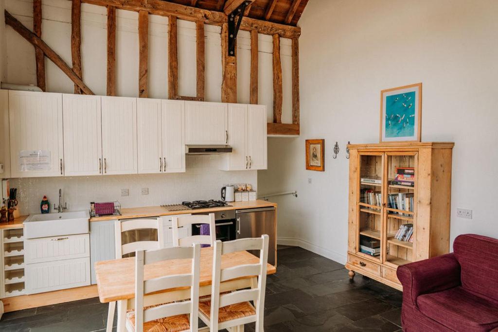 Creeksea Place Barns *